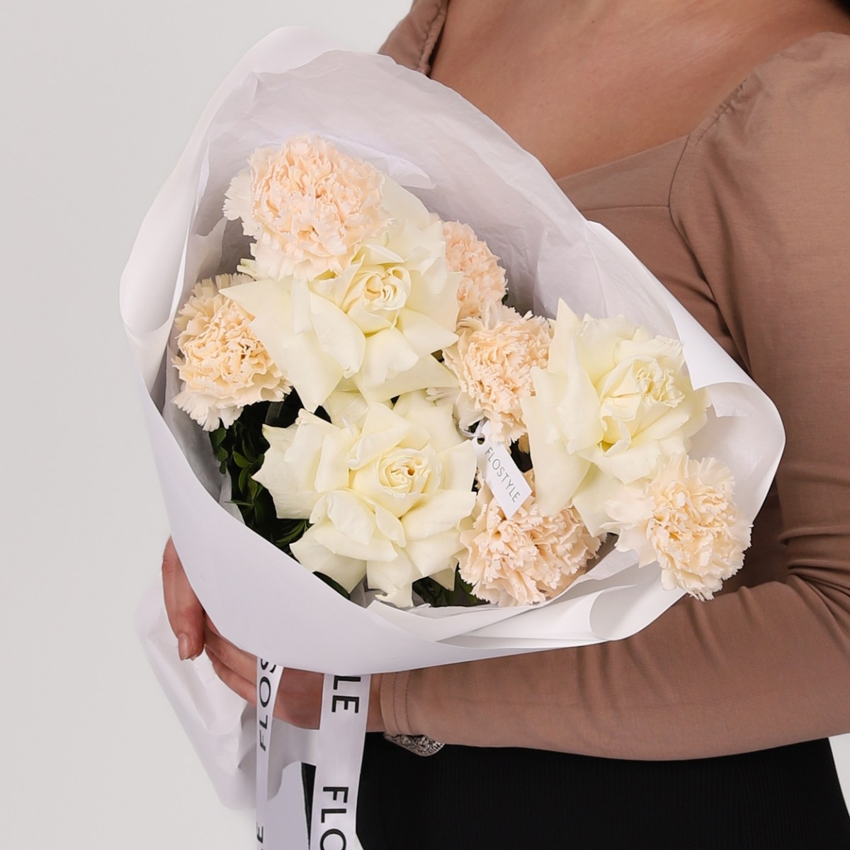 buket francuzskie rozy i diantusy 3